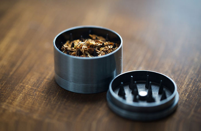 best herb grinder - things to consider
