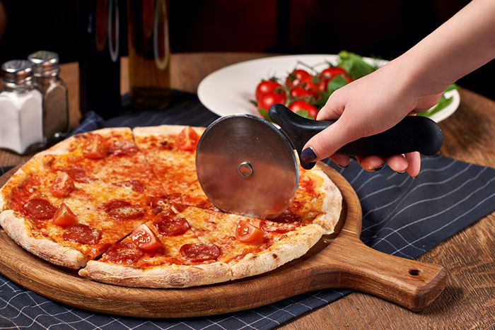 best pizza cutter - things to consider